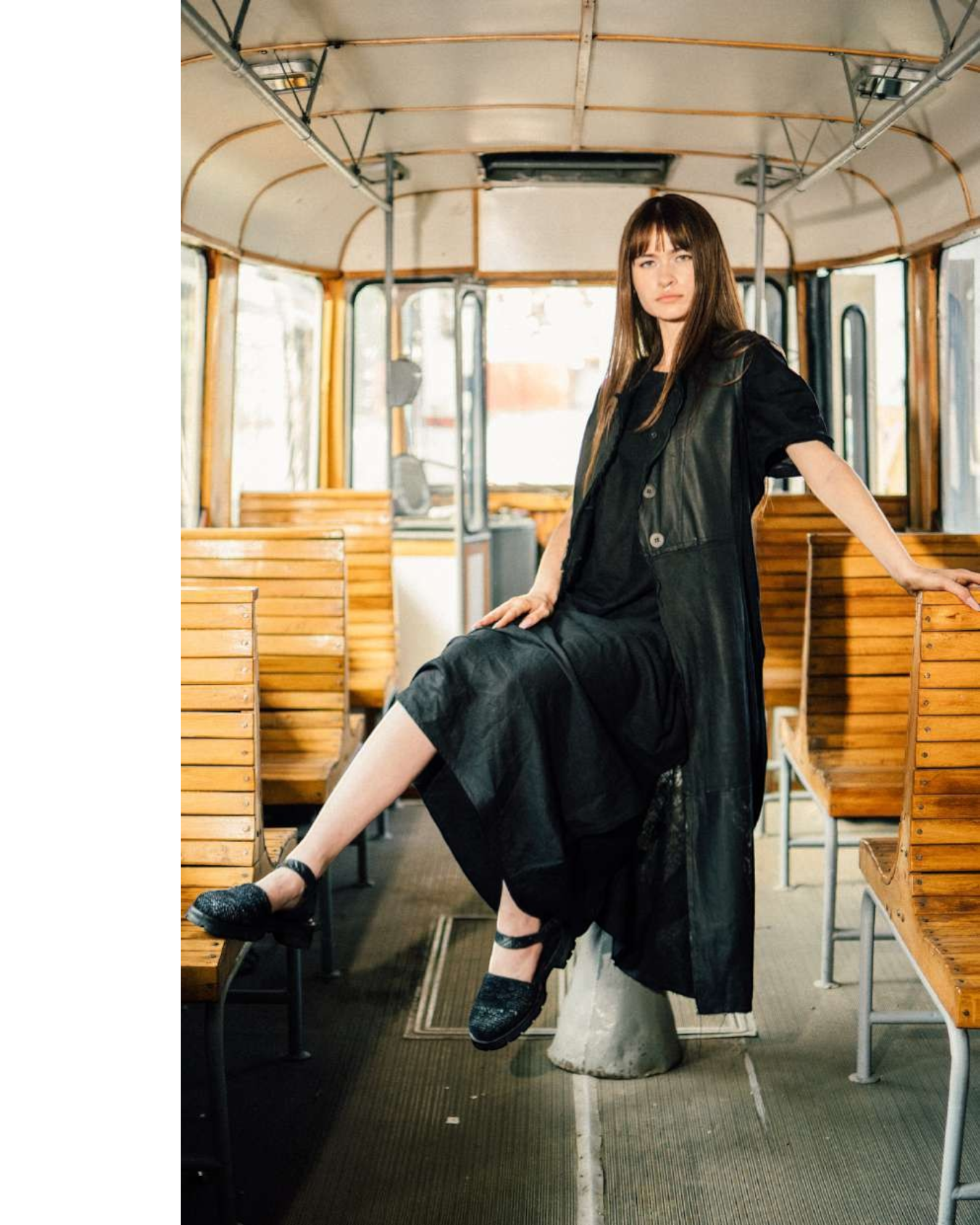 PAPUCEI lederen gilet OBSEDIAN PETALS