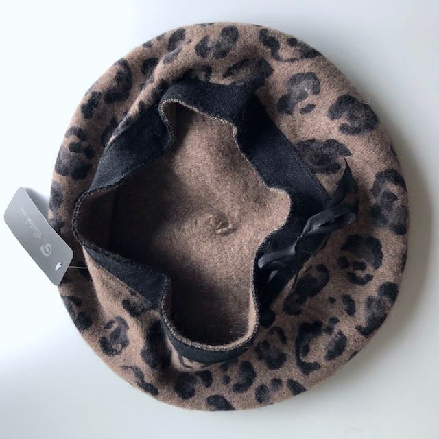 LEEZZA Barett taupe schwarz Panthermuster