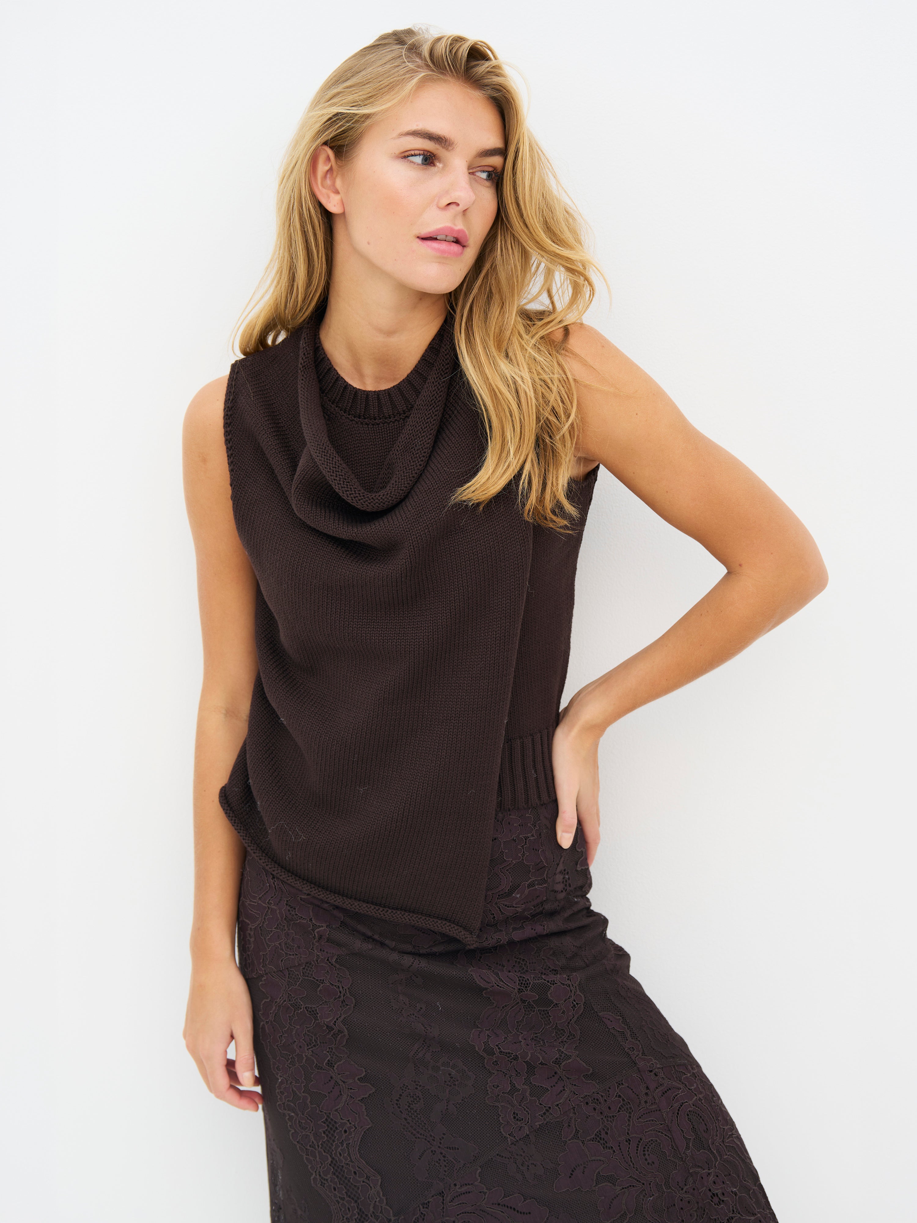 NÜ Denmark mouwloze pullover ELLA